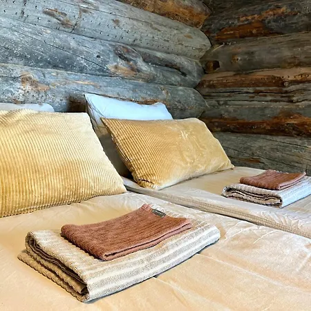 Chalet Pieni Kelosaunamoekki Jaerven Rannalla & Soutuvene