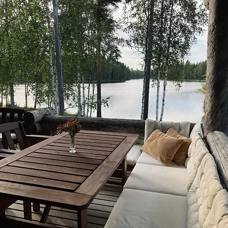 Pieni Kelosaunamoekki Jaerven Rannalla & Soutuvene Chalet Kotalahti