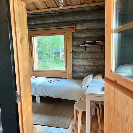 Chalet Pieni Kelosaunamoekki Jaerven Rannalla & Soutuvene Kotalahti