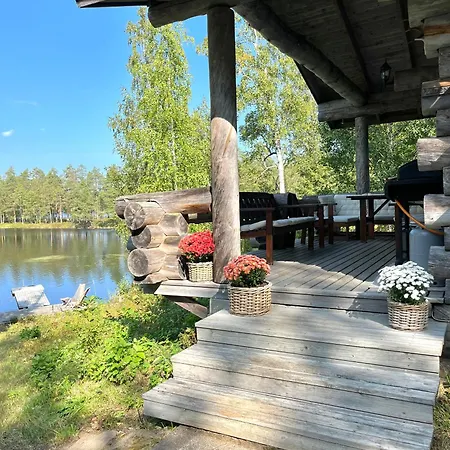 Chalet Pieni Kelosaunamoekki Jaerven Rannalla & Soutuvene Kotalahti