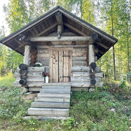 Pieni Kelosaunamoekki Jaerven Rannalla & Soutuvene Chalet *